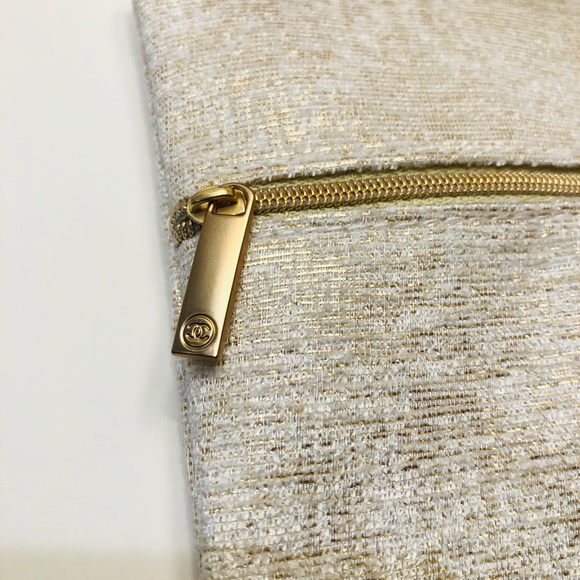 Chanel Cosmetic Bag ! - Picture 5 of 8